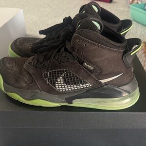 Jordan Mars 270 in Black and Reflect Silver